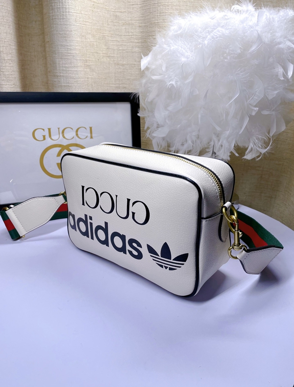 激安グッチバッグコピー側面デザイン